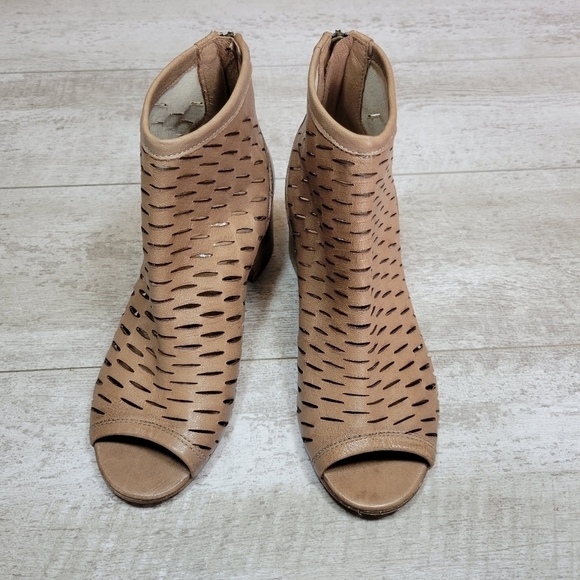 Vero Cuoio Laser Cut Leather Open Toe Booties 36 - Picture 2 of 9